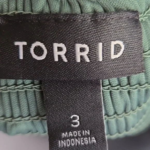 Torrid | Cami Tank/ Swing Green Leopard Top - Picture 7 of 9